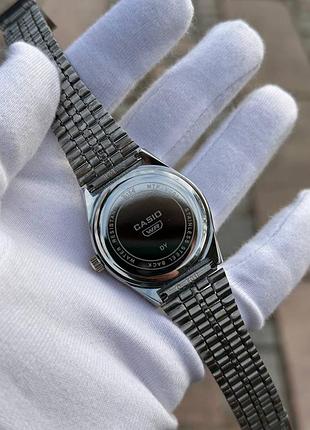 Годинник casio mtp-vc01 silver/blue | витончена класика з сучасним акцентом8 фото