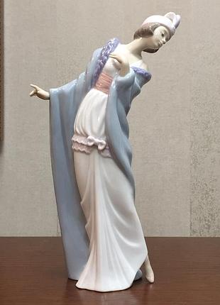 Фарфоровая статуэтка lladro «флирт».