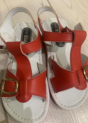 Босоніжки для дівчинки