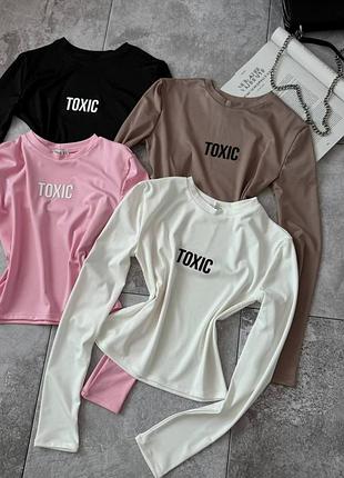 Укороченный лонгслив toxic