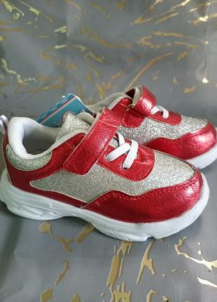 Розпродаж залишків дитячих кросівок