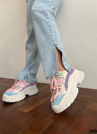 Кроссовки в расцветках