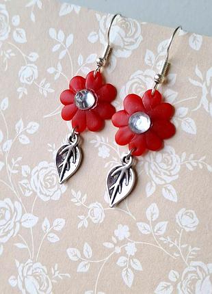 Серьги полимер глина ручн раб красные цветы лёгкие бижутер hand made бохо кульчик сереб лист