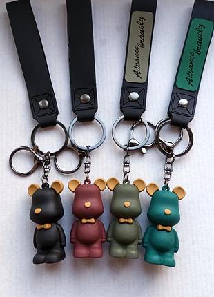Стильный брелок аксессуар с карабином мишка медвежонок