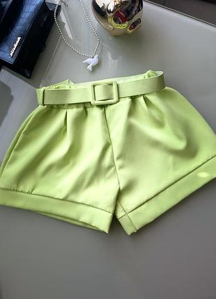 Шорты с высокой посадкой и ремешком
