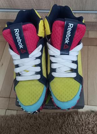 Кроссовкикроссовки яркие, хорошее качество, один раз нотки не подходят размер