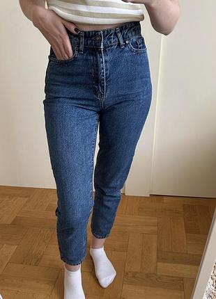 Джинси синього кольору
