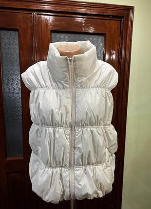 Очень стильная молочного цвета жилетка