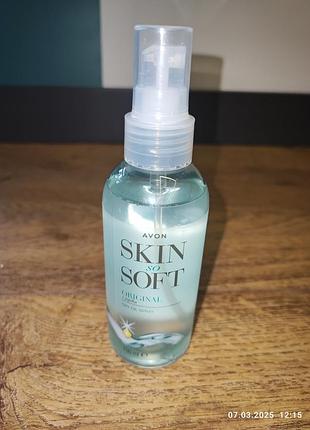 Лосьйон-спрей для тіла з олією жожоба «зволоження та живлення» avon skin so soft