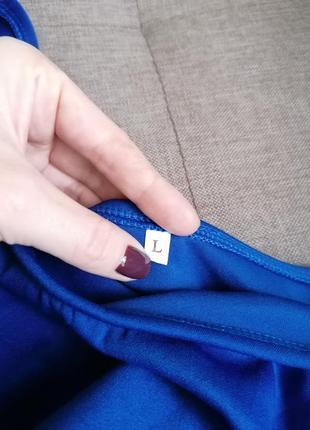 Плаття з голим плечем