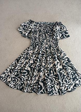 Платье с открытыми плечами