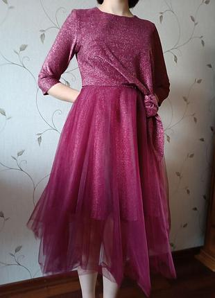 Платье праздничное,люрекс, размер s цвета марсала бренд charming размер 36