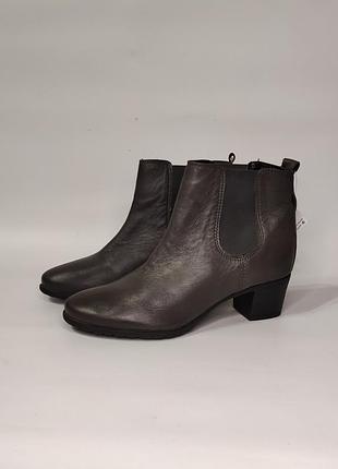 Демисезонные кожаные ботинки