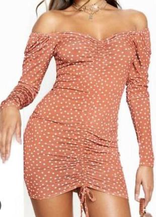 Платье от prettylittlething, состояние новой одевалось всего несколько раз,