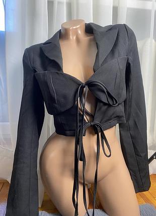 Черный блейзер, короткий блейзер