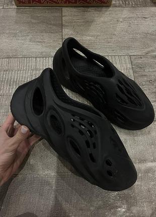 Сандалии yeezy