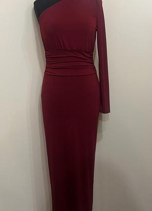 Платье через одно плечо длинное