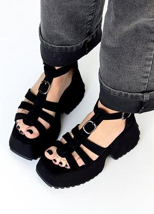 Шикарные женские высокие босоножки замшевые, высокая легкая платформа, черный цвета, закрытая пятка,