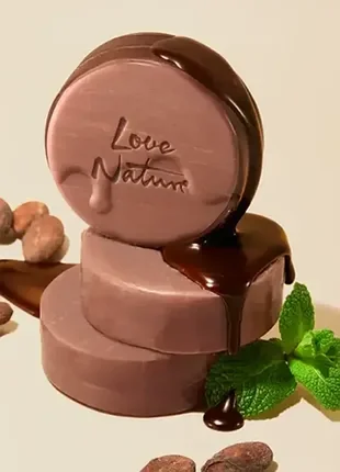 # розбираю мило з органічним маслом какао і м'ятою love nature