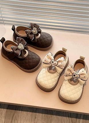 Туфельки для дівчинки