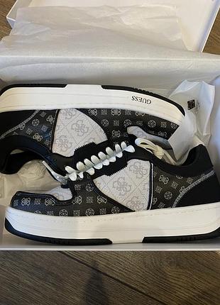 Кроссовки guess