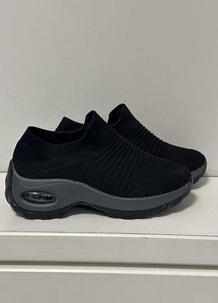 Кроссовки на резинке