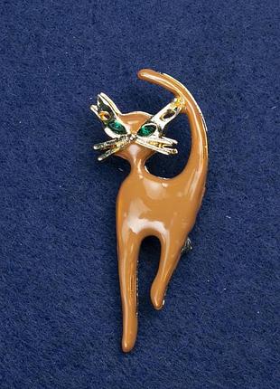 Броская кошочка золотой металл, эмаль и стразы 45x40мм+-