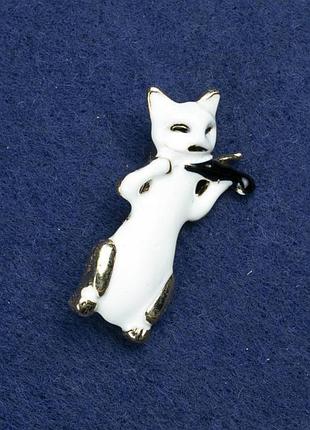 Броская кот и скрипка золотой металл и эмаль 40x15м+-