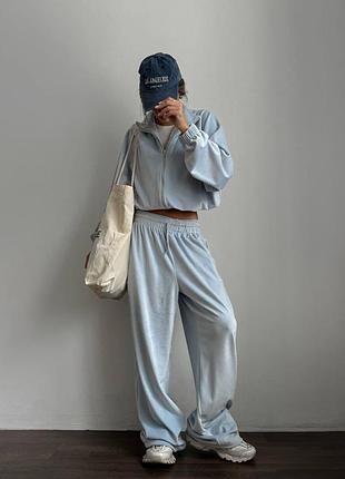 Велюровый спортивный костюм