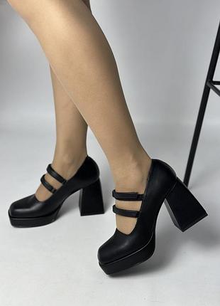 Женские черные кожаные туфли на высоком массивном каблуке и платформе с липучками с ремешком на липучках