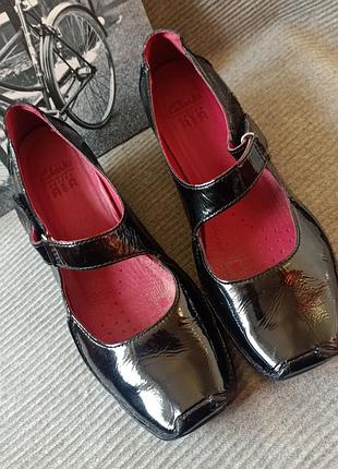 Женские туфли clarks натуральная лакированная кожа танкетка размер 38