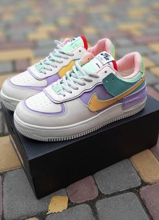 Женские кроссовки nike air force 1 shadow бежевые с сиреневым