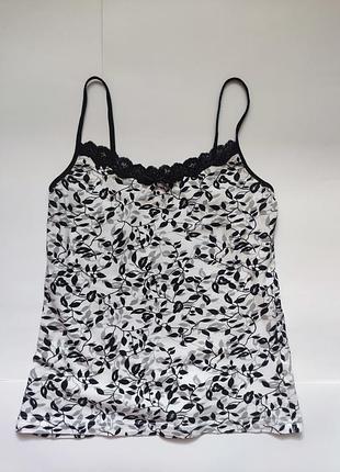 Гарненька майка на бретельках