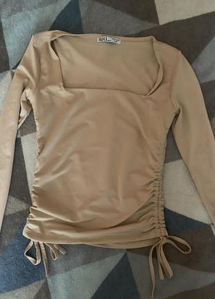 Актуальний лонг з квадратним вирізом