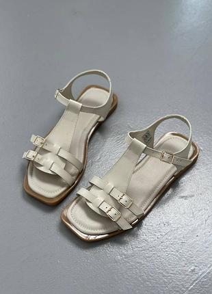 Босоножки женские кожаные молочного цвета