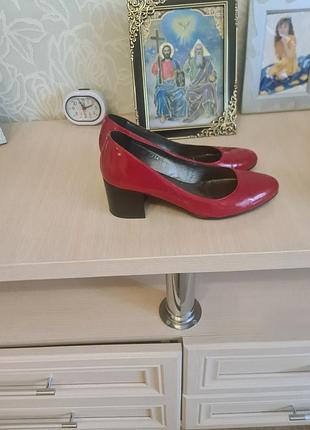 Туфлі жіночі класичні шкіряні