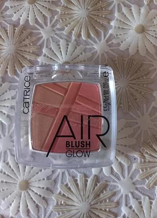 Рум'яна catrice.