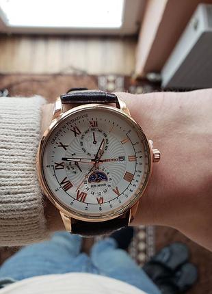 Классические часы с кожаным ремешком