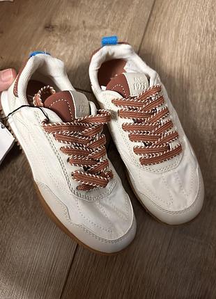 Кроссовки zara