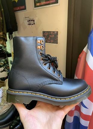 Хит сезона! ботинки dr. WTAPS martens кожа нежная original оригинал кожа мартенс мартенсы...