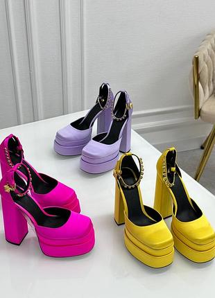 Туфлі versace