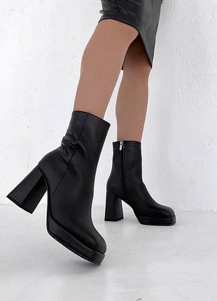 Ботильйони на стійкому підборі