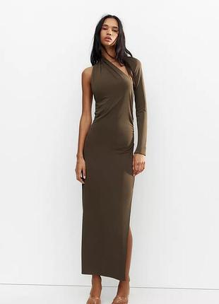 Длинное асимметричное драпированное платье