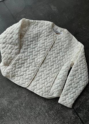 Куртка серденько женская осенняя весенняя на осень весну в стеганные сердечки легкая оверсайз базовая барби молочная белая