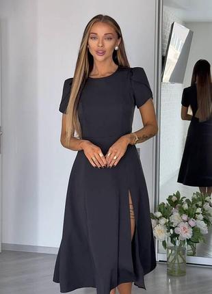 Чарівна , романтична сукня з відкритою спинкою спиною та розрізом на ніжці нозі плаття жіноче міді чорне шоколадне