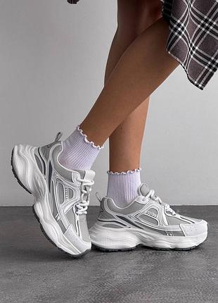 Кроссовки
цвет: белый + серый, натуральная кожа