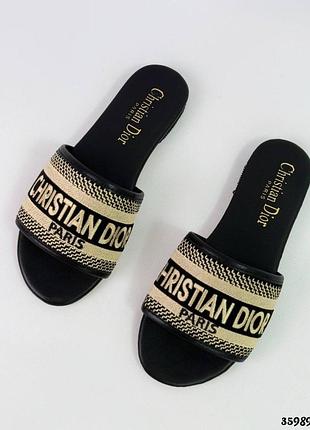 Шлепанцы в стиле известного бренда