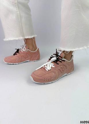 Трендовые кроссовки и сочетание двух шнуровок