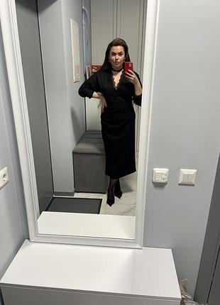 🌹красивая блузка от zara в черном цвете на пуговицах с глубоким декольте.