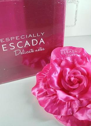 Прикраса для одягу брошка escada